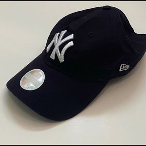 NWT Women’s Genuine Adjustable Yankees cap